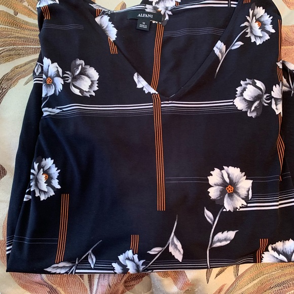 SOLD Alfani ladies tunic top - Picture 3 of 5